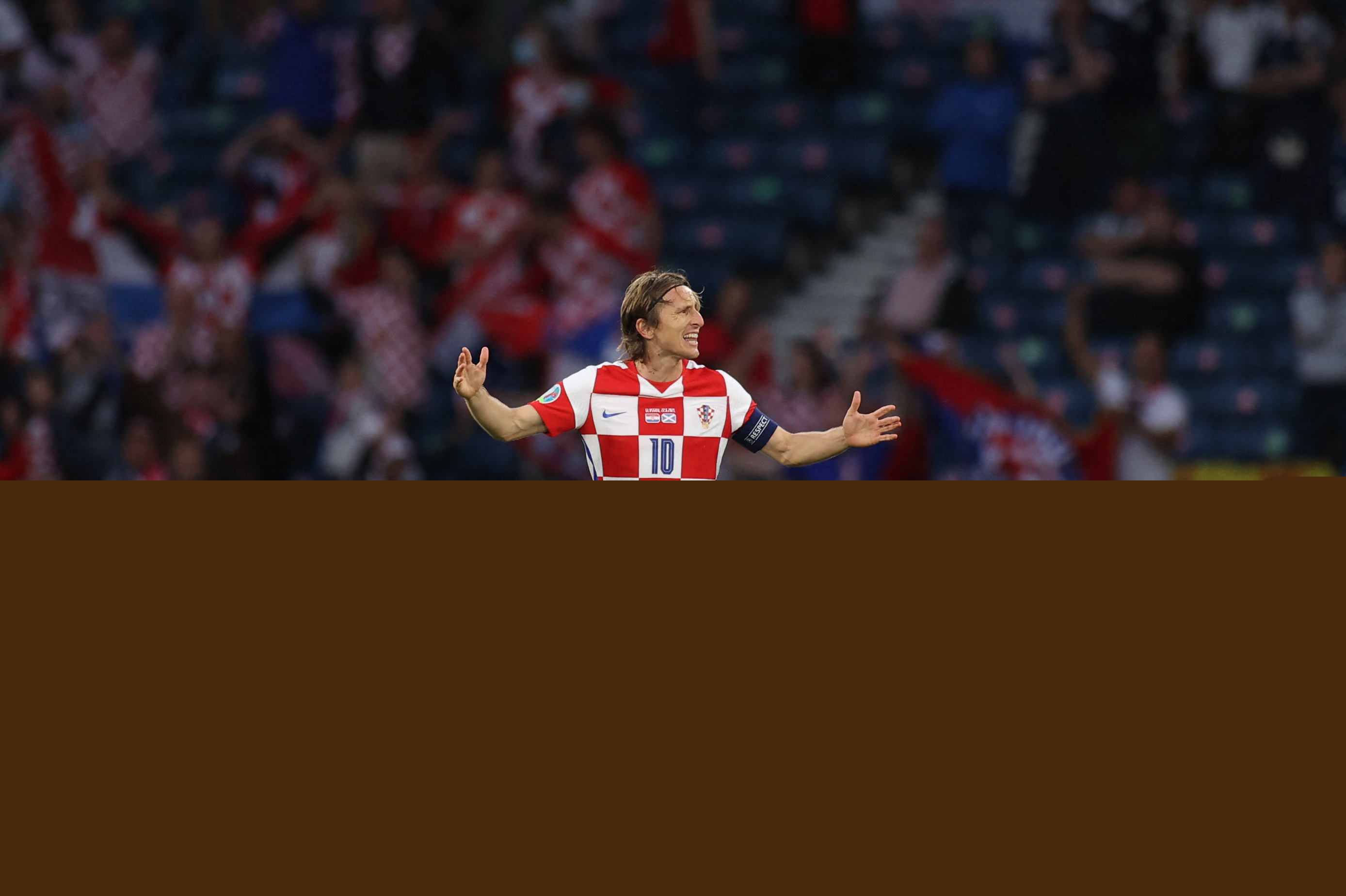 做出年收10亿的爆款后，他投入全部收益要把自己的小说做成游戏