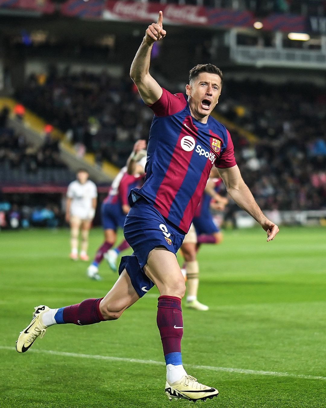 又一次受伤倒下！超级巨星交易亏大了